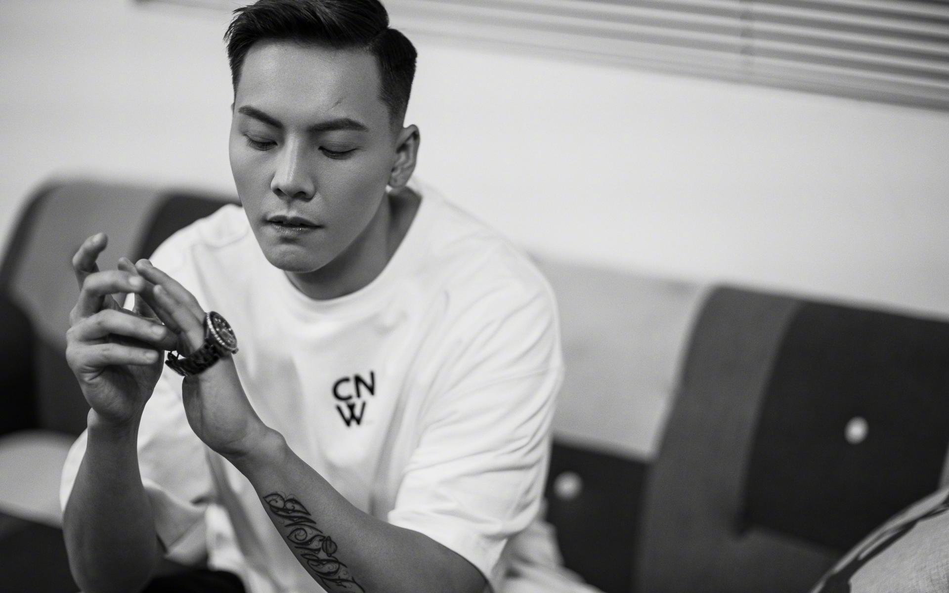 澳女泳队展现集团作战优势,澳洲泳坛少女惊艳